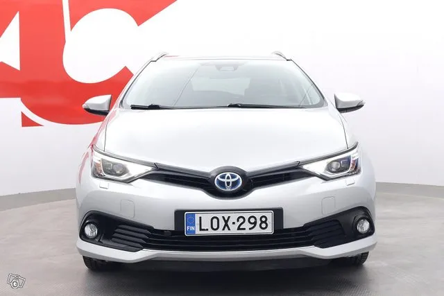 Toyota Auris Touring Sports 1,8 Hybrid Active Edition - 1. om, täyd. huoltokirja, NAVI,Kamera ym. ALV.väh.oikeus. Image 8